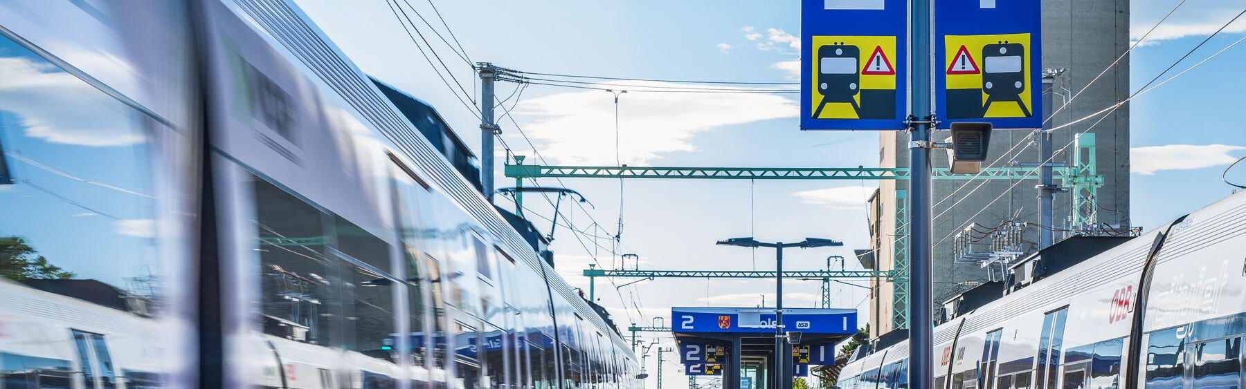 Solutions d'éclairage LED efficaces pour les arrêts de bus, les quais et les passages souterrains