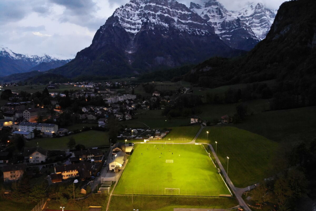 Éclairer les terrains de football